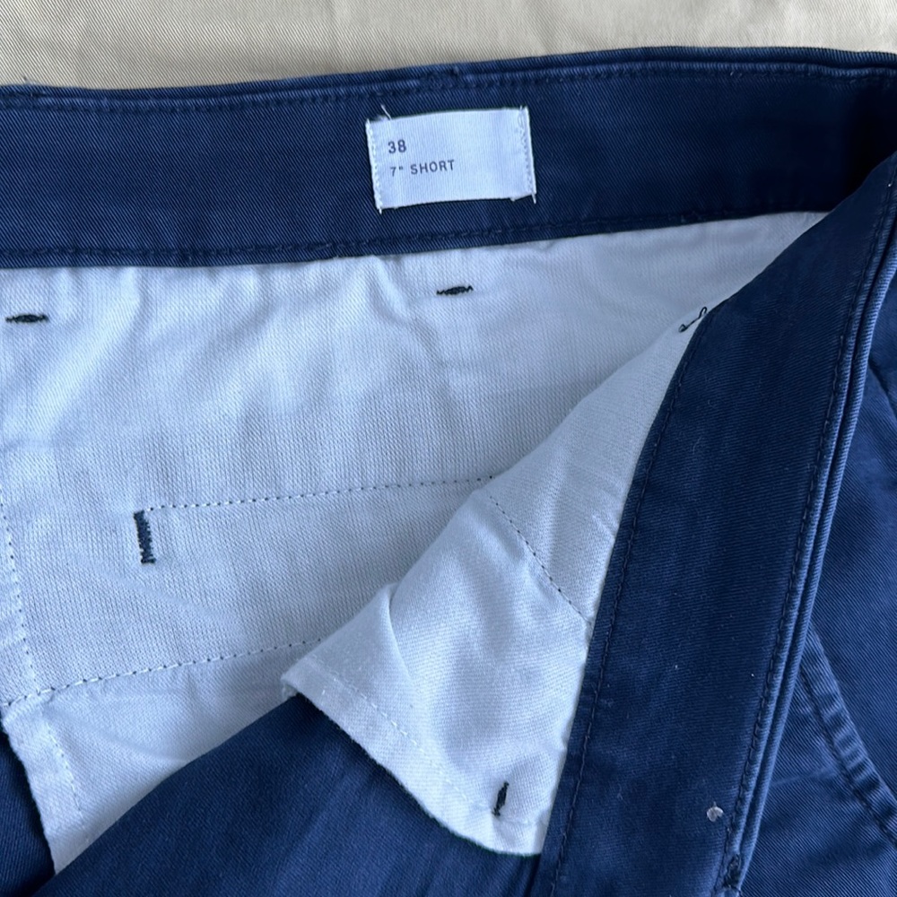 Gap shorts 7”